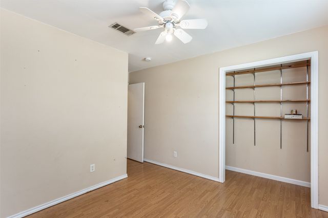 208 S Howeth Street, Gainesville, TX 76240