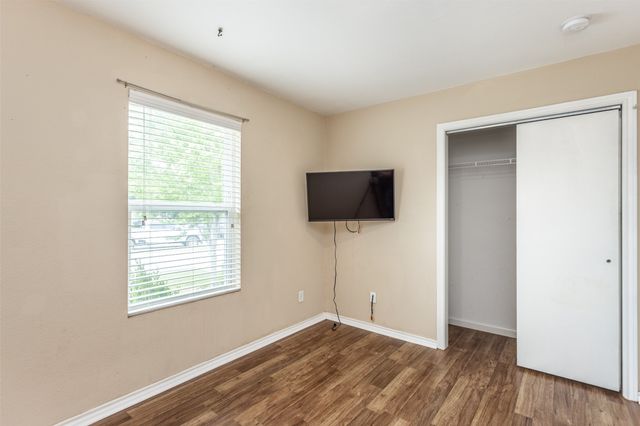 208 S Howeth Street, Gainesville, TX 76240