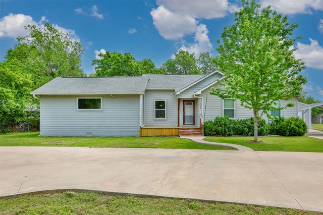 208 S Howeth Street, Gainesville, TX 76240