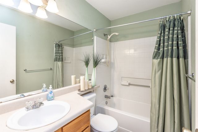 208 S Howeth Street, Gainesville, TX 76240