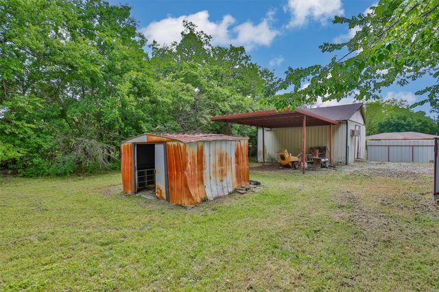 208 S Howeth Street, Gainesville, TX 76240