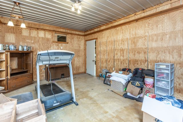 208 S Howeth Street, Gainesville, TX 76240
