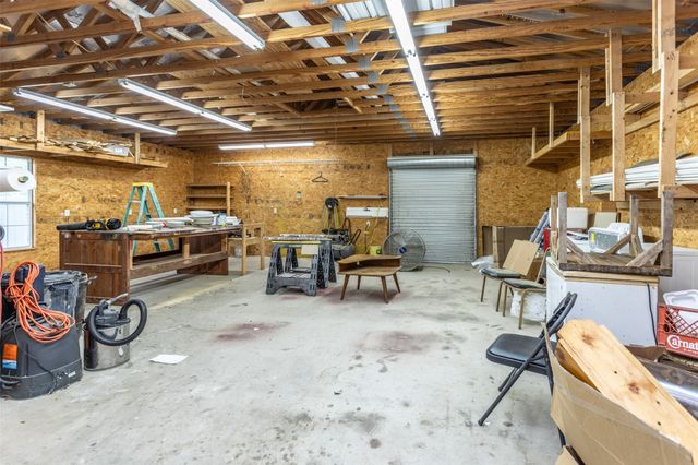 208 S Howeth Street, Gainesville, TX 76240