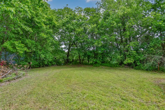208 S Howeth Street, Gainesville, TX 76240