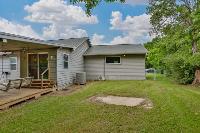 208 S Howeth Street, Gainesville, TX 76240