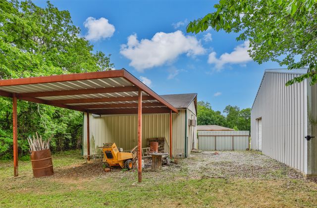 208 S Howeth Street, Gainesville, TX 76240