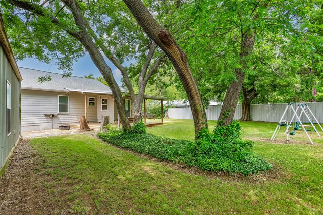 208 S Howeth Street, Gainesville, TX 76240