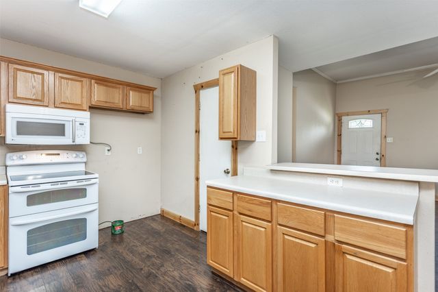 208 S Howeth Street, Gainesville, TX 76240