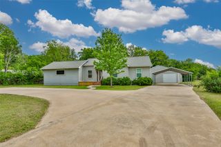 208 S Howeth Street, Gainesville, TX 76240