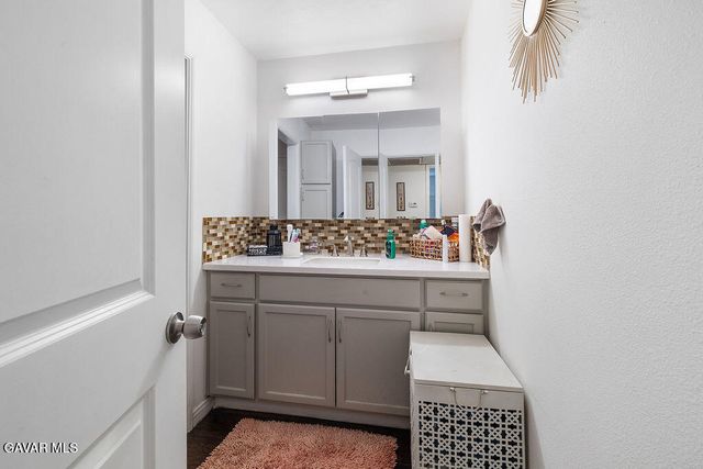 8601 International Unit 265, Canoga Park, CA 91304