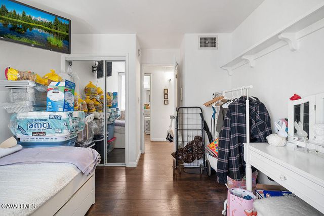 8601 International Unit 265, Canoga Park, CA 91304