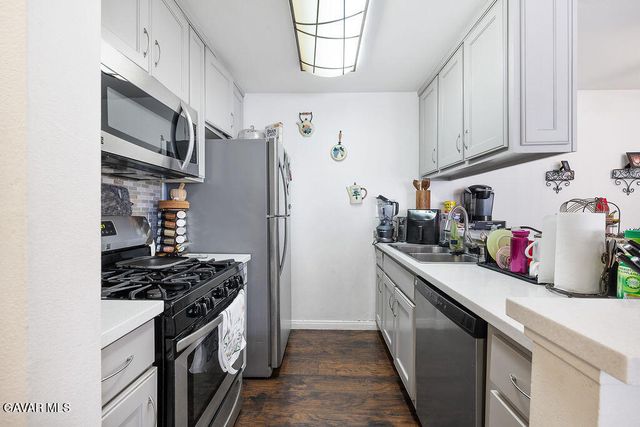 8601 International Unit 265, Canoga Park, CA 91304