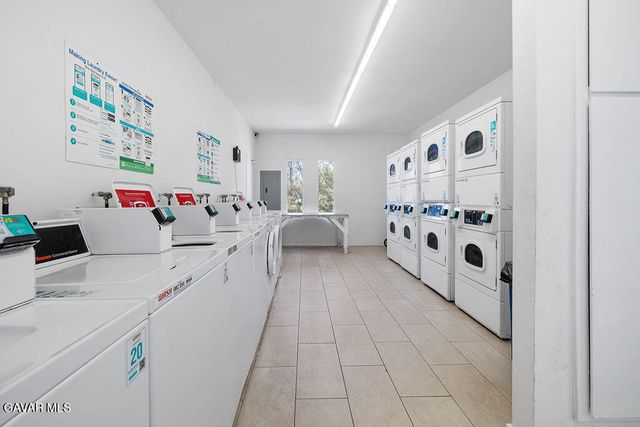 8601 International Unit 265, Canoga Park, CA 91304