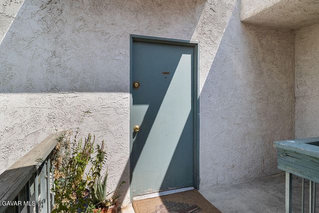 8601 International Unit 265, Canoga Park, CA 91304