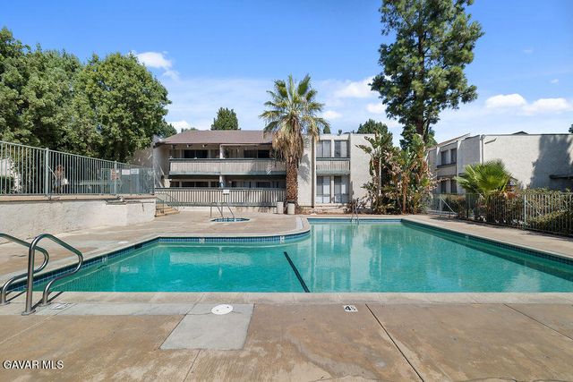 8601 International Unit 265, Canoga Park, CA 91304