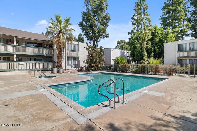 8601 International Unit 265, Canoga Park, CA 91304