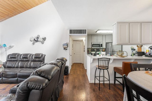 8601 International Unit 265, Canoga Park, CA 91304