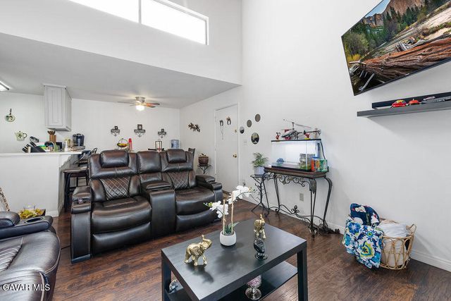 8601 International Unit 265, Canoga Park, CA 91304