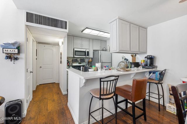 8601 International Unit 265, Canoga Park, CA 91304