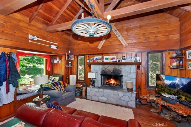 714 Blue Jay Canyon Road, Lake Arrowhead, CA 92317