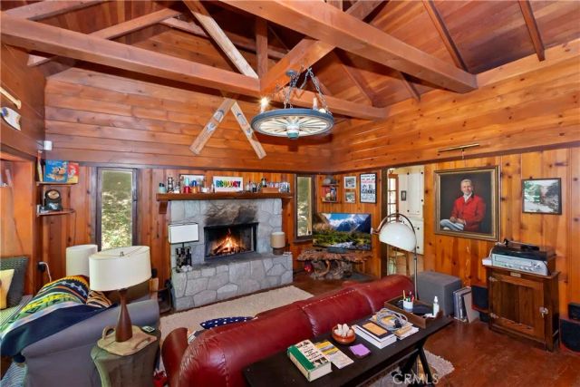 714 Blue Jay Canyon Road, Lake Arrowhead, CA 92317