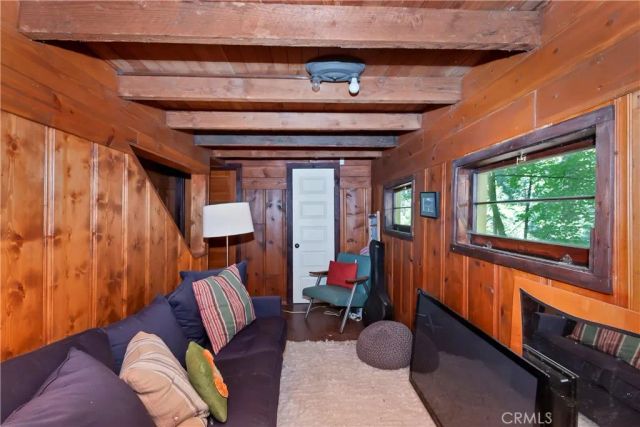 714 Blue Jay Canyon Road, Lake Arrowhead, CA 92317