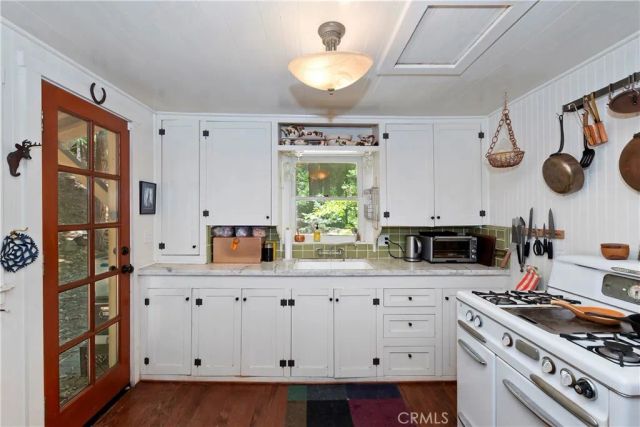 714 Blue Jay Canyon Road, Lake Arrowhead, CA 92317