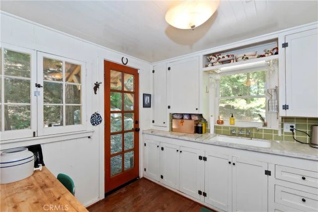 714 Blue Jay Canyon Road, Lake Arrowhead, CA 92317