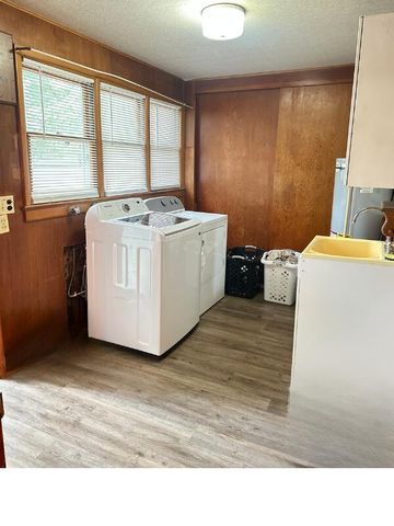 617 E Broadway Street, Monett, MO 65708