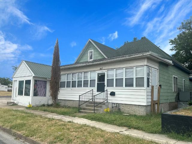 617 E Broadway Street, Monett, MO 65708