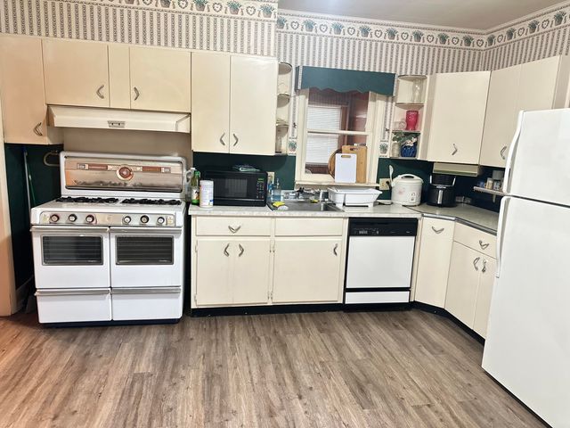 617 E Broadway Street, Monett, MO 65708