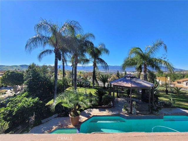 560 Calhoun Street, Corona, CA 92879