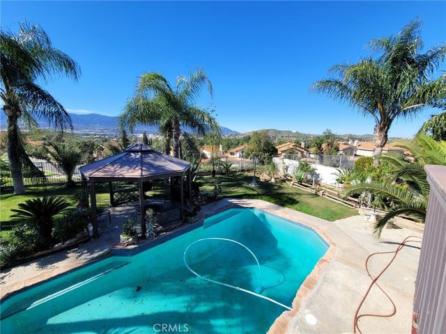 560 Calhoun Street, Corona, CA 92879