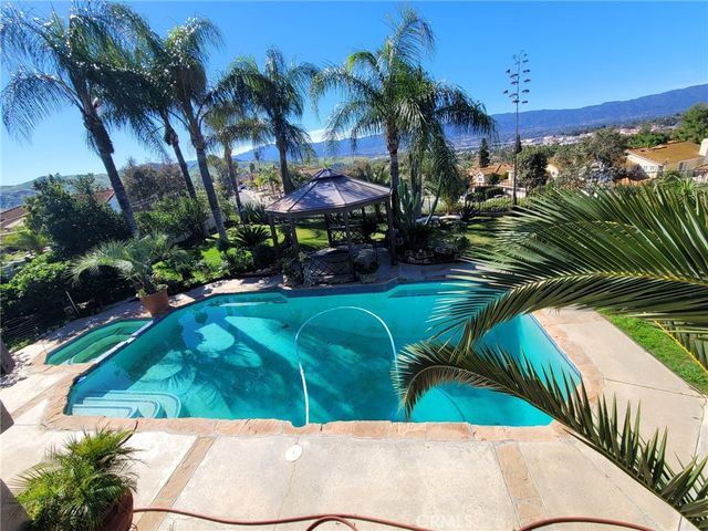 560 Calhoun Street, Corona, CA 92879