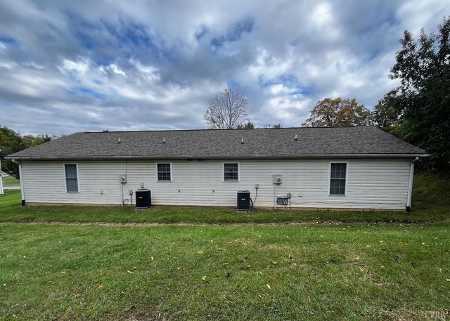 1195 Fairmont Drive, Vinton, VA 24179