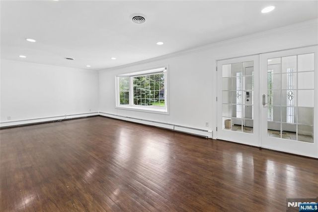 153 Charlotte Place, Englewood Cliffs, NJ 07632