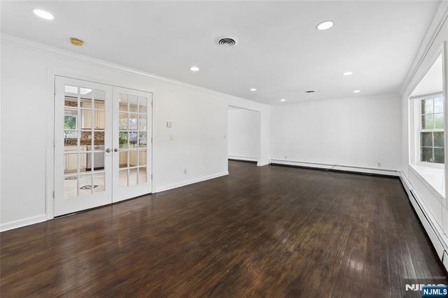 153 Charlotte Place, Englewood Cliffs, NJ 07632
