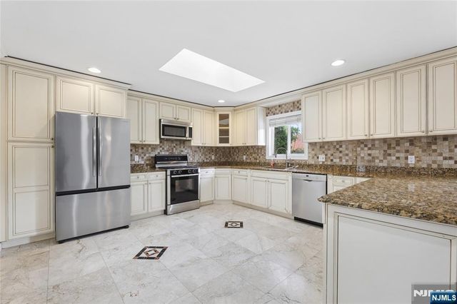 153 Charlotte Place, Englewood Cliffs, NJ 07632