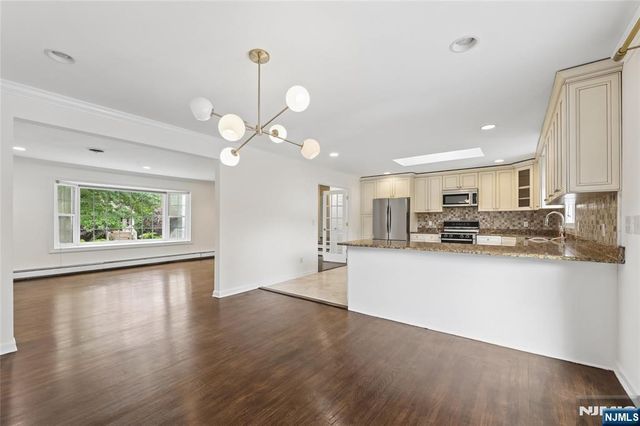 153 Charlotte Place, Englewood Cliffs, NJ 07632