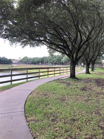 18126 Somerset Knolls, Houston, TX 77094