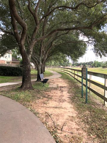 18126 Somerset Knolls, Houston, TX 77094