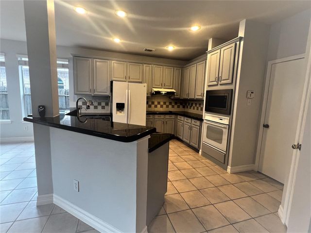 18126 Somerset Knolls, Houston, TX 77094