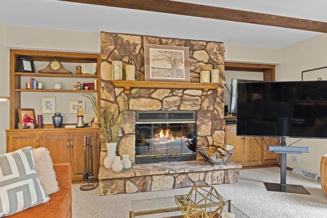 3060 Cone View LANE, Waukesha, WI 53188