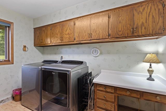 3060 Cone View LANE, Waukesha, WI 53188
