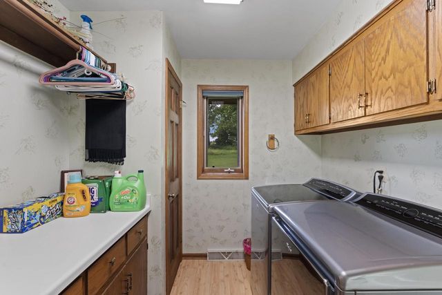 3060 Cone View LANE, Waukesha, WI 53188