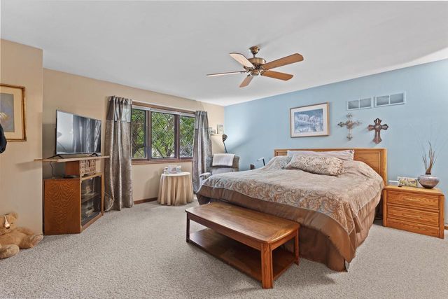 3060 Cone View LANE, Waukesha, WI 53188