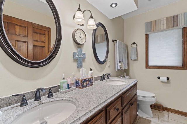 3060 Cone View LANE, Waukesha, WI 53188