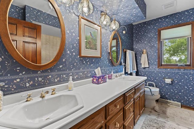 3060 Cone View LANE, Waukesha, WI 53188