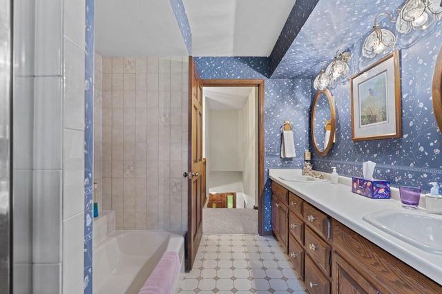 3060 Cone View LANE, Waukesha, WI 53188