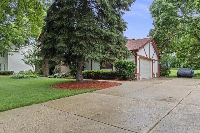 3060 Cone View LANE, Waukesha, WI 53188